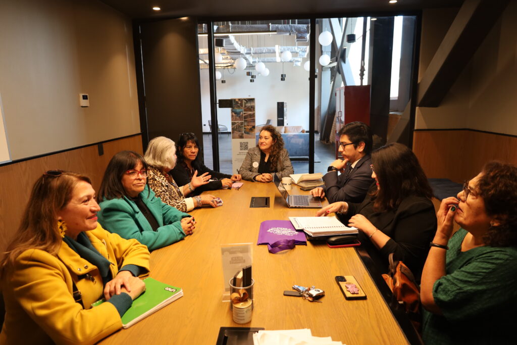 Reuniones con sindicatos y gremios.